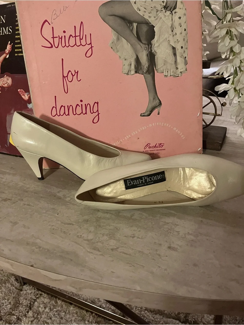 Evan Picone Cream Low Heel Classic Pumps